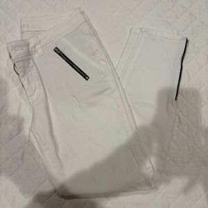 White House Black Market White Jeans with Blue / Silver Zipper Accents, Size 8